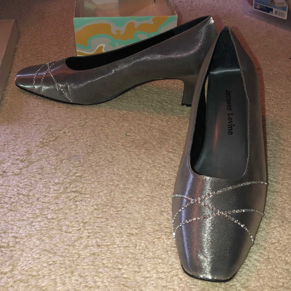 Pewter, Sequences Closed Toe Pumps. - image 1